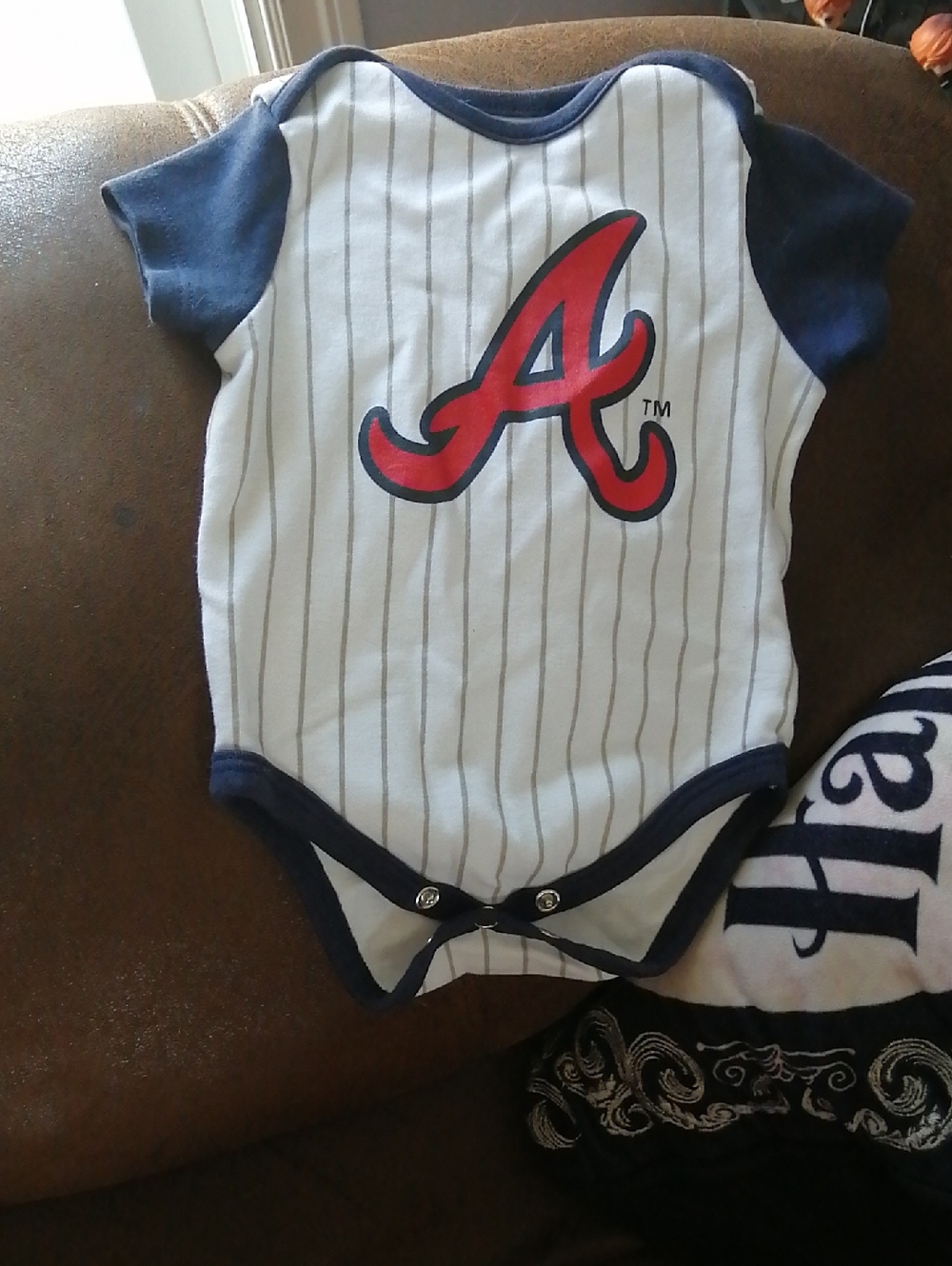 Genuine Merchandise Team Athletics 0-3M Onesie- Atlanta Braves